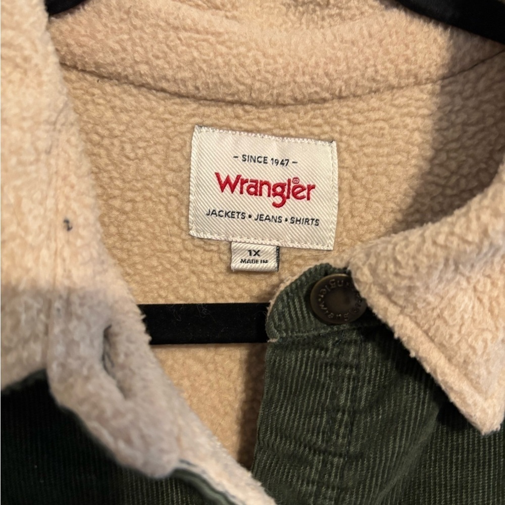 Wrangler Women’s Corduroy Sherpa Lined Field Jacket Shacket Green SZ XL - Picture 4 of 5
